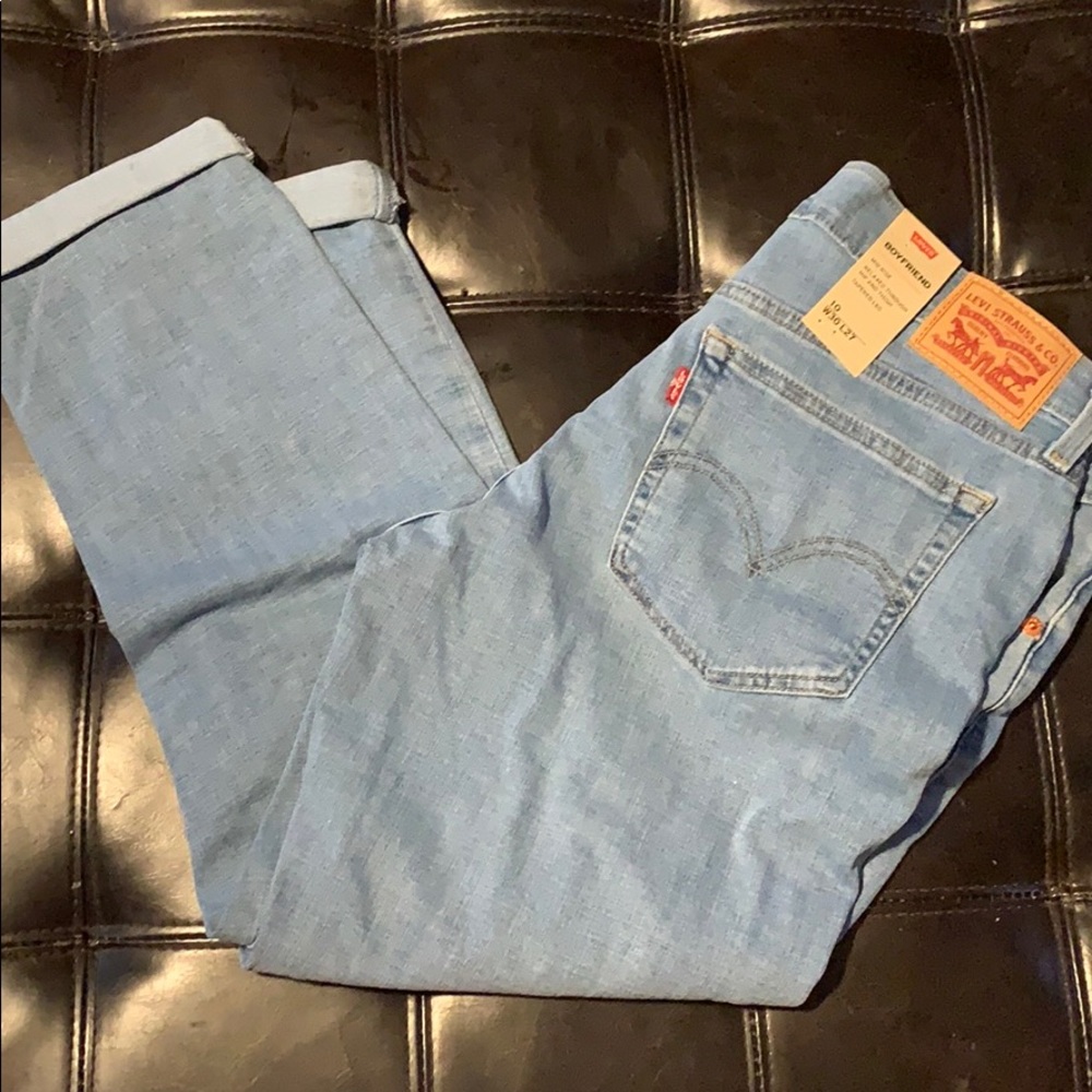 BRAND NEW Boyfriend fit Levi Jeans